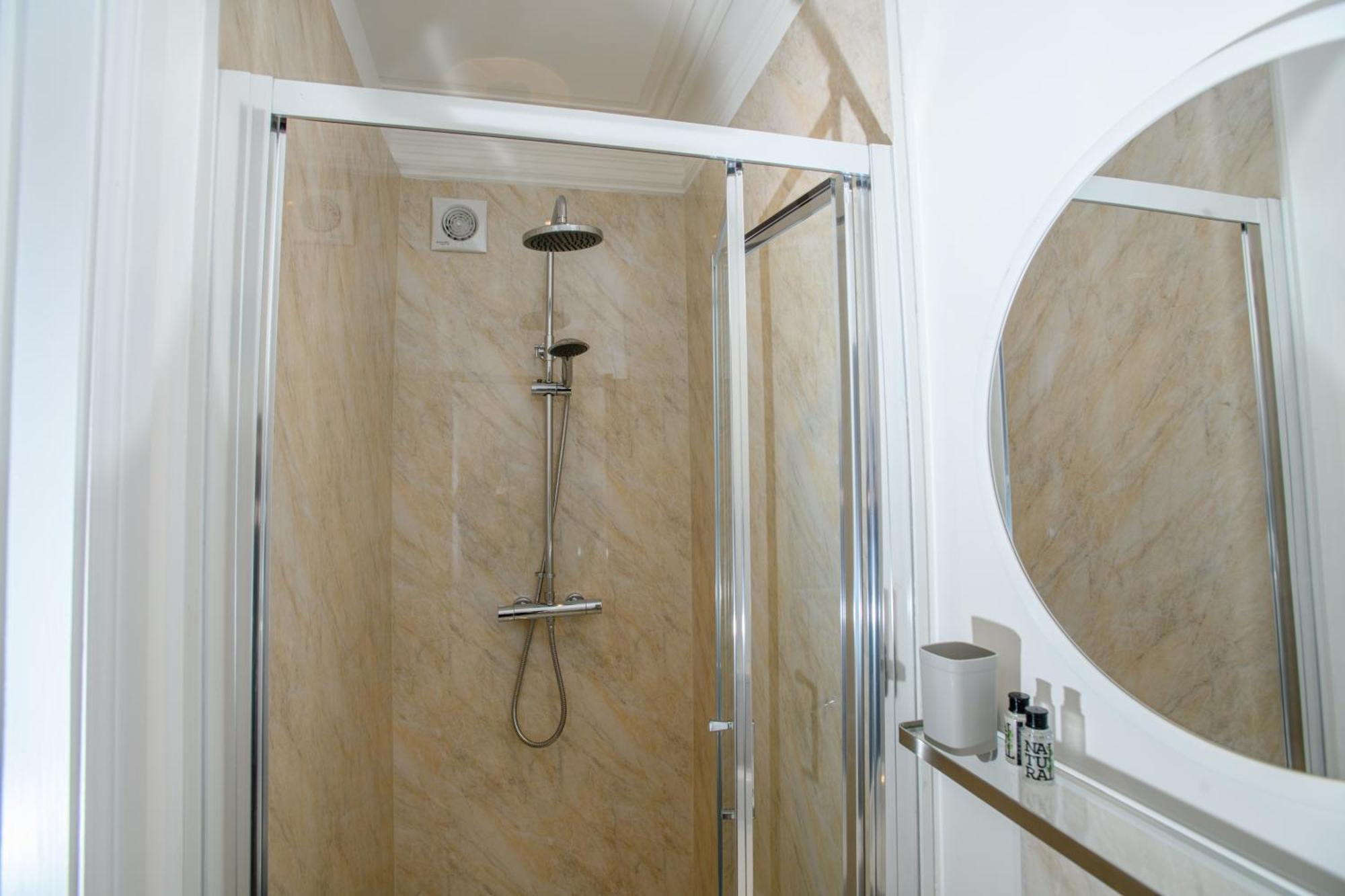 Tavmar Accommodation Lincoln Esterno foto